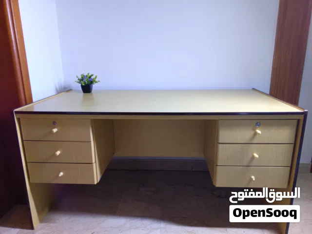 طاولة للبي سي او مكتب للبيع