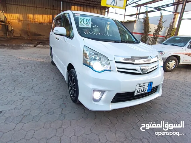 Toyota Voxy 2013 in Sana'a