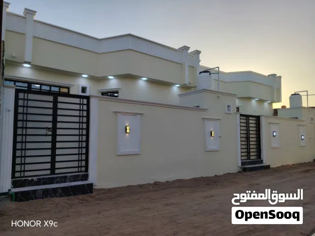 140 m2 2 Bedrooms Townhouse for Sale in Basra Al-Jazzera