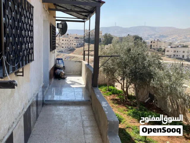 بيت مستقل غرفتين و صاله مطبخ وحمام.  طريق السخنه مقابل صالة المونديال اسكان ضاحية السخنه قريب على