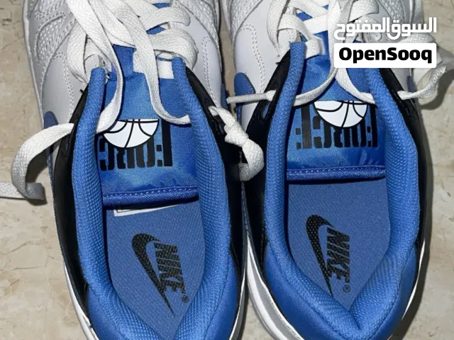 Nike Full Force Low (GS) وقابل للتفاوض نظيف وغير مستعمل