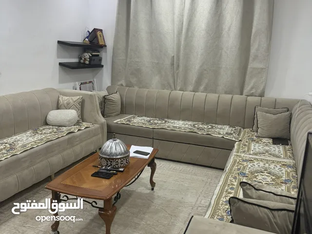 للبيع ركنه حرف ال مع كنبه نفس اللون