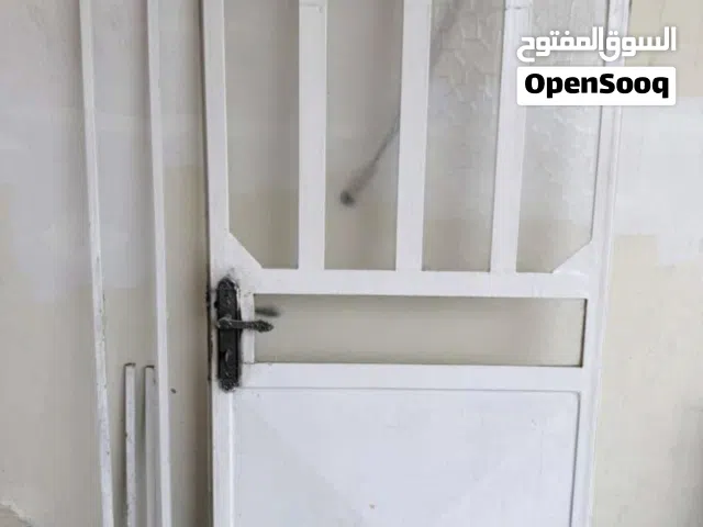باب حديد ثقيل جدا غير مستخدم