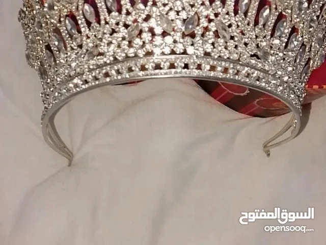 فستان للبيع مع جميع توابعه من مسكه وطرحه وشوز عرايسي وتاج وجاكيت