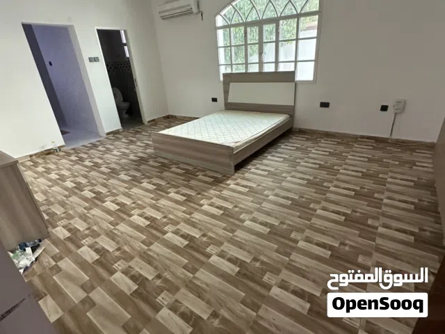 For rent room استوديو غرفه وحمام ومطبخ فقط شامل الفواتير قريب الخدمات وقريب 18 نوفبر