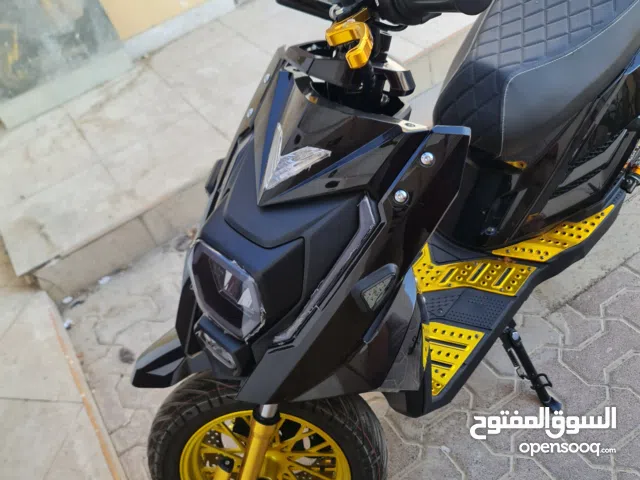 Electric scooter in very good condition, lightly used, only 30 kilos used