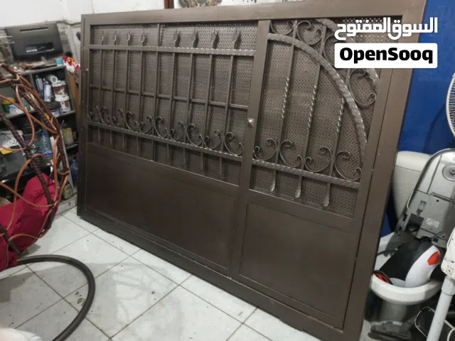 باب كراج 240 ب 160 تفصيل حديد فصون ثقيل جداً بحالة ممتازة موجود في الزرقاء الجديدة للبيع