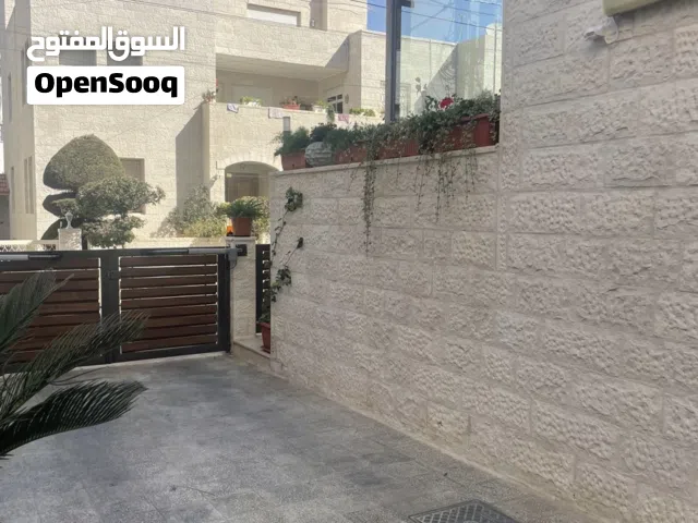 دوبلكس أرضي فاخر للبيع شبه ڤيلا بحديقة خاصة وكراج خاص و 5 مداخل خاصة في ام أذينة من المالك