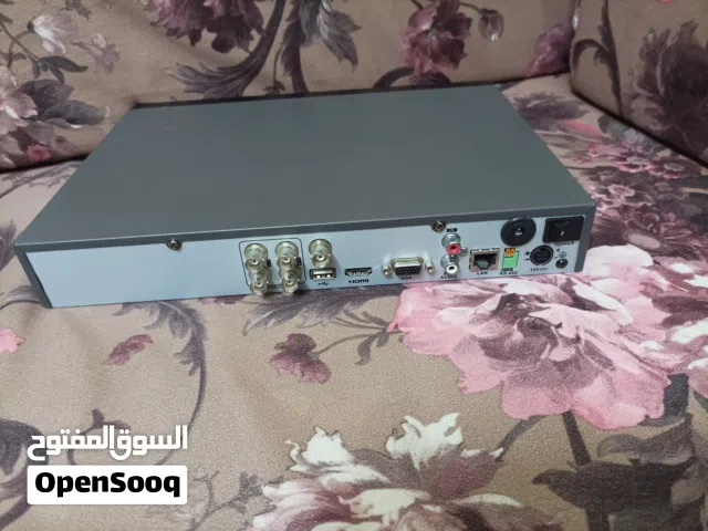 نظام كاميرات اربع مداخل مع دي في ار وماوس وشواحن كامل واسلاك 20 م  السعر لجهاز الكاميرات فقط