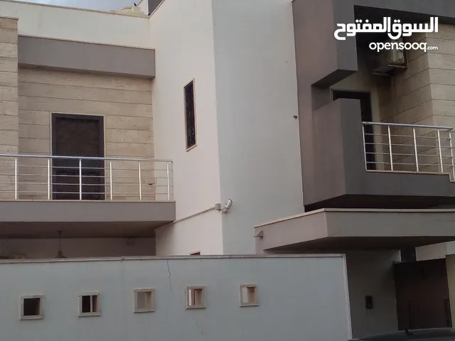 400 m2 More than 6 bedrooms Townhouse for Rent in Tripoli Ain Zara