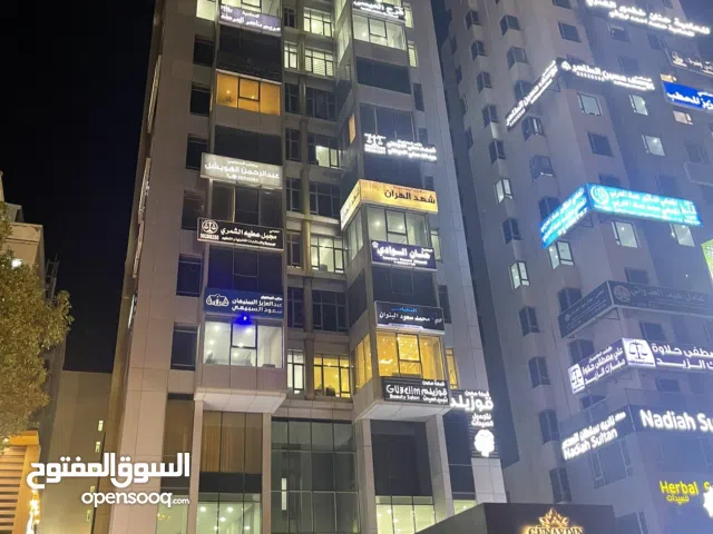 شقة تجارية في بنيدالقار على الشارع الرئيسي