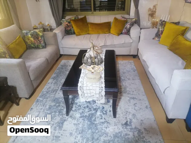 طقم كنب شبه جديد بسعر مغربي للبيع