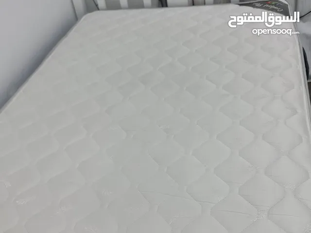 سرير خشب سنجل مقاس 120×200 مع المرتبة بحالة جيدة الشارقة الجادة