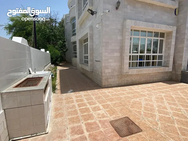 400 m2 More than 6 bedrooms Villa for Sale in Muscat Ghubrah