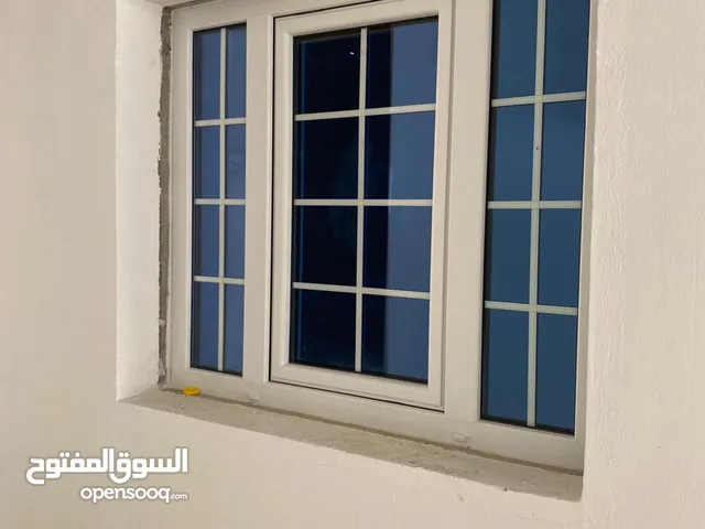 زجاج و يوبي في سي
