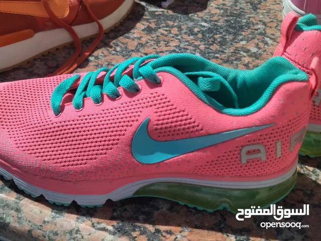 37 Sport Shoes in Madaba