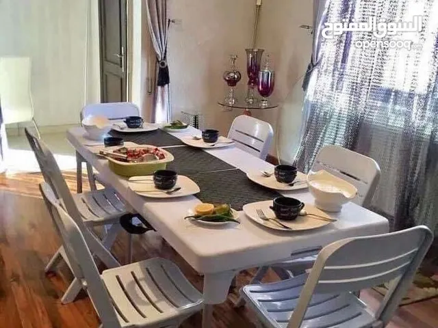 طاولات طوي داخلية وخارجية سهلة الاستخدام