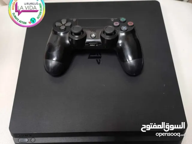 جهاز بلايستيشن 4 سلم بسعر ممتاز جدا استخدام خفيف الجهاز بحالة الوكالة اقرأ التفاصيل تحت
