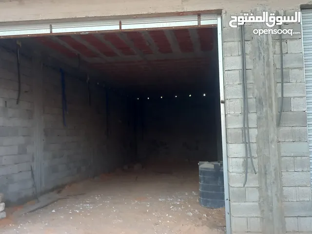 عدد 2 سرانتيات مفتوحات على بعض قيد التشطيب. بجانب مقهى الحاج فتحى .تاجوراء