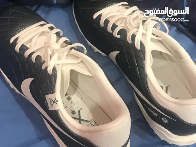 حذاء مستعمل حق الرياضه