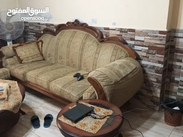 طقم كنبايات و طاولات للبيع بسعر 120 دينار