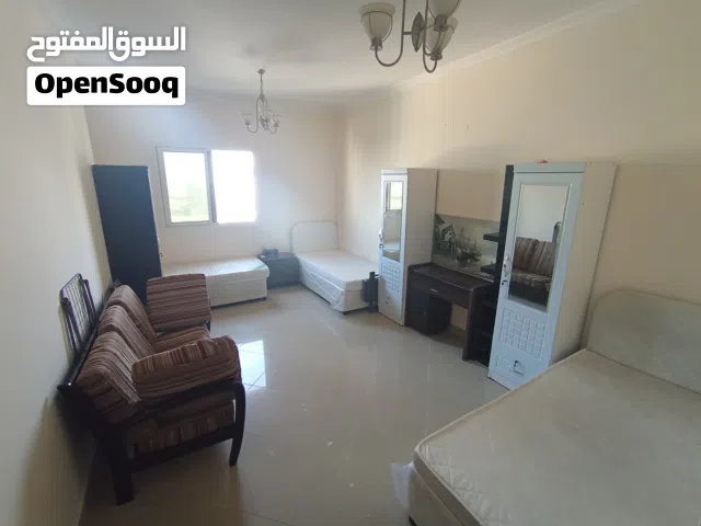 700 درهم فقط سرير في غرفة ماستر سكن شباب ممتاز ونظيف في منطقة التعاون