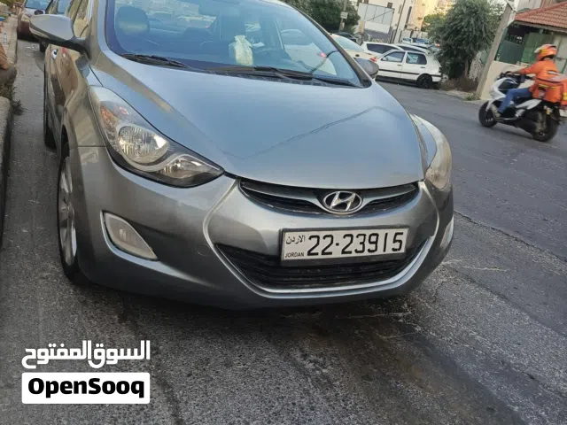 2013 هيونداي افانتي Standard