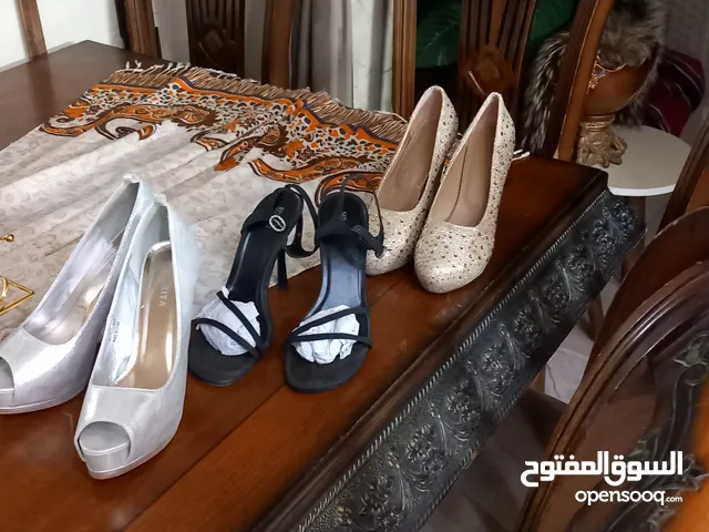 كعب نسائي للبيع