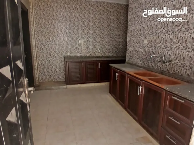 شقه فارغه للإيجار شبه ارضي وليست تسويه الجبيهه