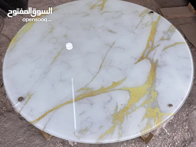 طاوله وسط وجه رخام مع زجاج سيكوريت