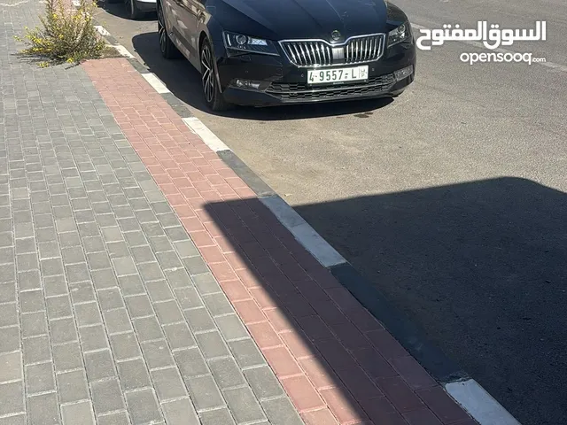 سكودا سوبيرب 2018 لون اسود Skoda superb 2018 كاملة الاضافات