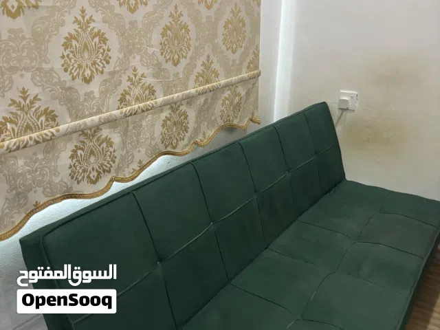 للبيع كنبة بتتحول لسرير (كليك كلاك) بحالة جيدة جدا