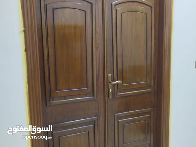 صبغ اخشاب جميع انواع الأبواب وغرف النوم