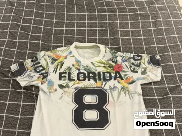 تيشيرت ابيض مستعمل مقاس S تقريبا