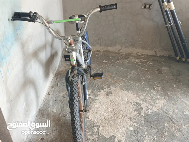 للبيع دراجه هوائيه جنط 20 بحاله مقبوله،بلون جذاب وهو السكني،لا تحتاج الي تصليح و التواصل على الخاص