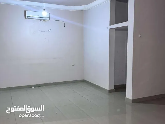 300 m2 More than 6 bedrooms Townhouse for Rent in Tripoli Al-Bivio