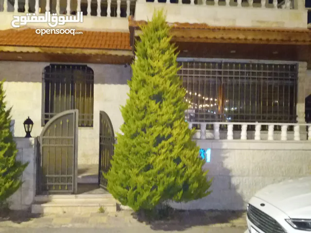 185 m2 5 Bedrooms Townhouse for Sale in Amman Tabarboor