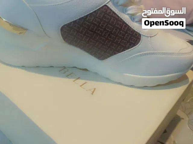 حذاء جديد من سنتربوينت