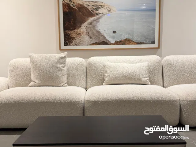 طاولة قهوة بتصميم بكونسبت (BoConcept) - من خشب البلوط الدا  Designer Coffee Table from BoConcept