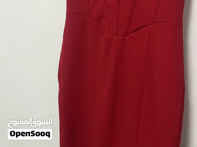 فساتين شبه جديد لبسة واحدة سايزات من 40-44
