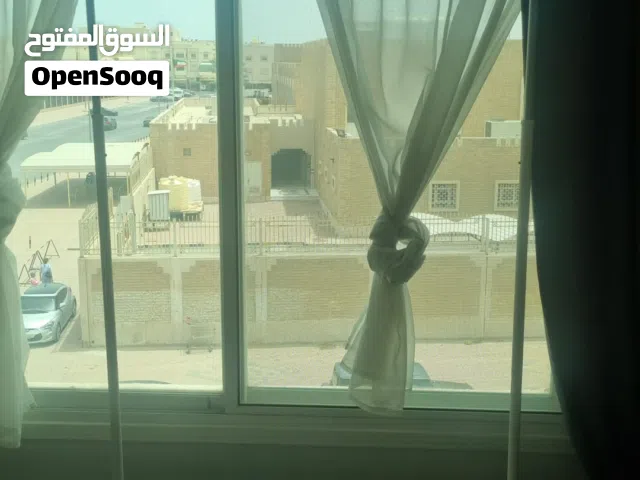 علاق ملابس وحامل شبه جديد من ايكيا