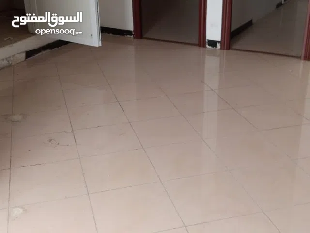 محل تجاري خلفي  بصلح لمحل خياطة مخزن مساحة كبيره 100 م/A commercial space at the back, suitable Rent