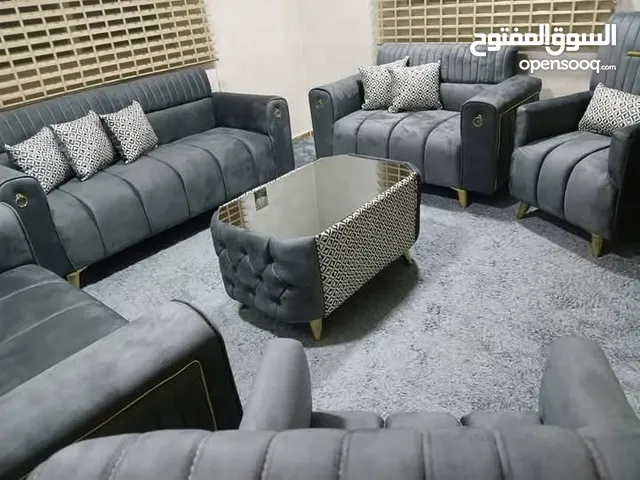 كنب مودرن...طقم كنب مودرن 9 مقاعد تفصيل خشب لاتيه وقراط قماش مخمل نخب اول مع طاوله هديه فقط عليه عرض