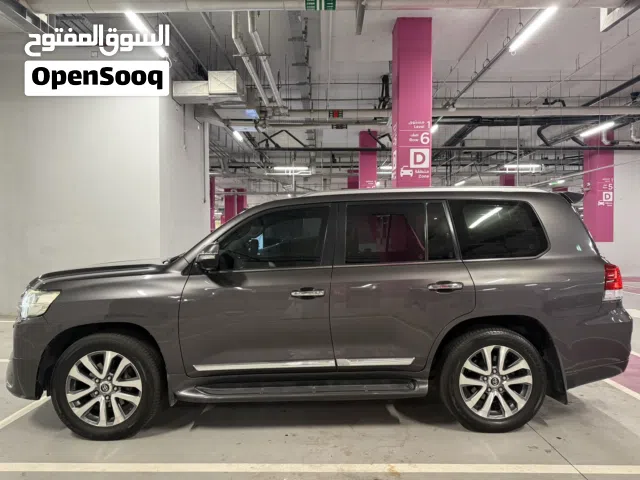 2018 تويوتا لاند كروزر VX