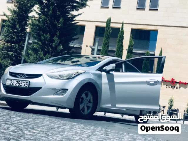 2013 هيونداي افانتي Standard