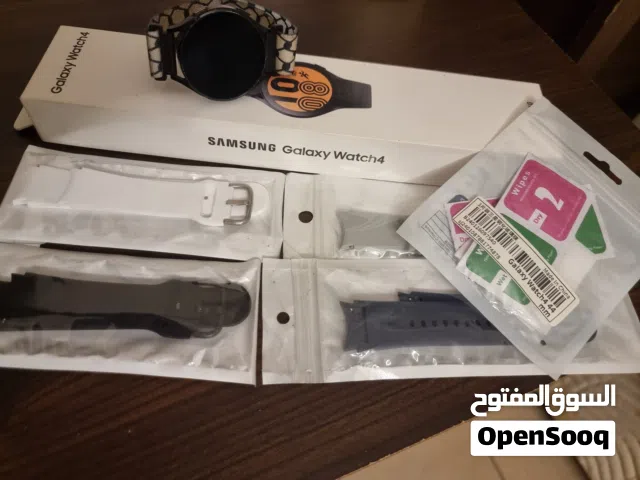 Samsung Galaxy Watch4 44mm مع 4 أساور + كفر كوفية