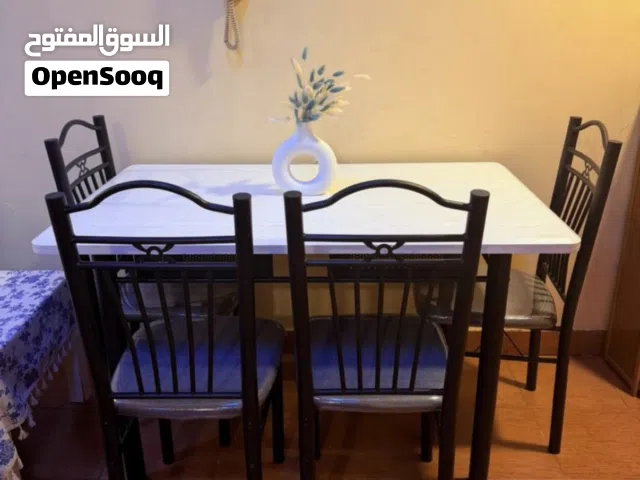 طاولة طعام