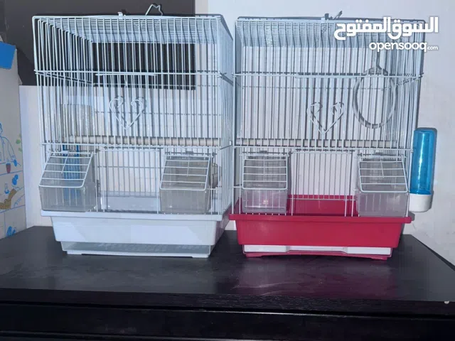 قفصين مع أغراضهم حاله ممتازه