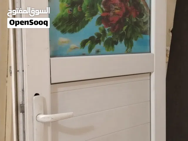 ابواب حمام للبيع  نظيف جدا