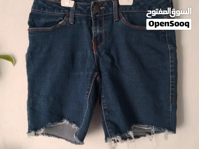 شرت جينز قصير باللون الازرق الغامق